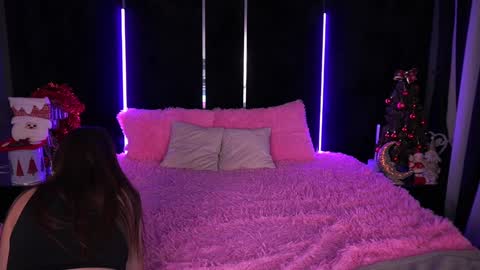 hanna__klein online show from 12.21.24