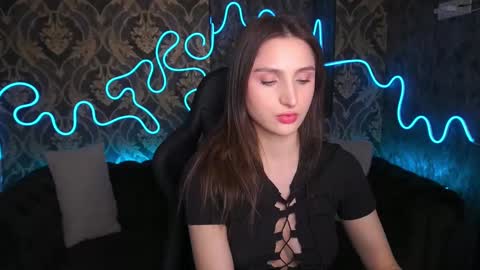 hanna__klein online show from 03.04.25