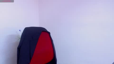 Snapshot of hanna_chloe chatting on 02.05.25 Sara online show from 02.05.25