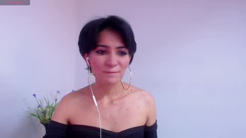Snapshot of hanna_chloe chatting on 02.09.25 Sara online show from 02.09.25