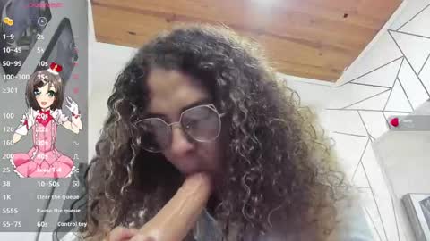 Snapshot of hanna_corne chatting on 12.11.24 HANNA online show from 12.11.24