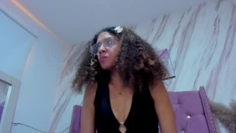 Snapshot of hanna_corne chatting on 12.28.24 HANNA online show from 12.28.24