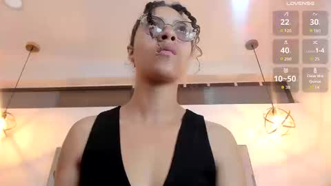 Snapshot of hanna_corne chatting on 09.29.25 HANNA online show from 09.29.25