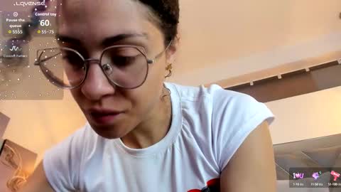 Snapshot of hanna_corne chatting on 10.10.25 HANNA online show from 10.10.25