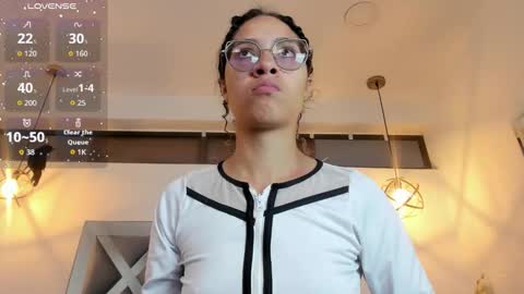 Snapshot of hanna_corne chatting on 10.27.25 HANNA online show from 10.27.25