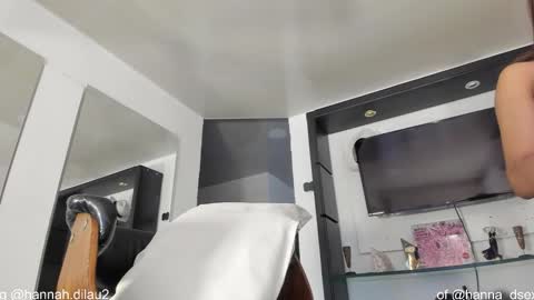 Snapshot of hanna_dilu chatting on 10.15.25 hannah dilau  online show from 10.15.25