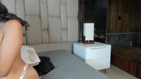 Snapshot of hanna_lens chatting on 01.27.25 Hanna lens online show from 01.27.25