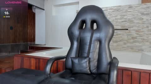 Snapshot of hanna_lens chatting on 02.05.25 Hanna lens online show from 02.05.25