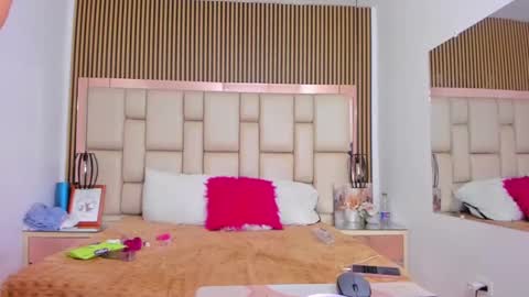 HannaClaire online show from 09.27.25