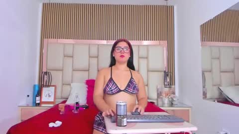 HannaClaire online show from 09.28.25