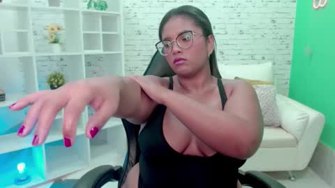 Snapshot of hannah__jackson chatting on 10.21.25 Hannah  online show from 10.21.25