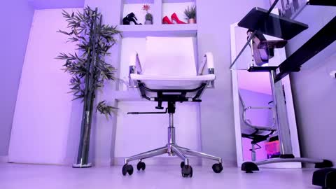 HANNAH HOWELL online show from 01.23.25