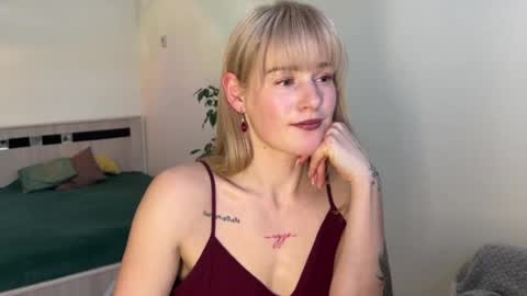 hannah levis  online show from 04.04.26