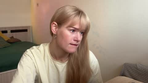 hannah levis  online show from 04.08.26