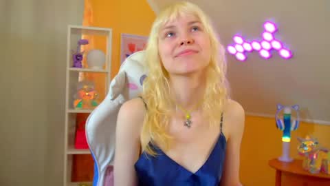 Snapshot of hannahhollis chatting on 04.26.26 Hannah online show from 04.26.26