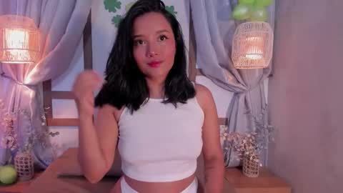 hannahmonttgomery  Help me reach 100 Hands up online show from 03.22.26