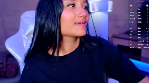 Snapshot of hannahmonttgomery chatting on 04.30.26 hannahmonttgomery Help me reach 100 Hands up online show from 04.30.26