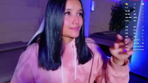 hannahmonttgomery  Help me reach 100 Hands up online show from 06.23.26
