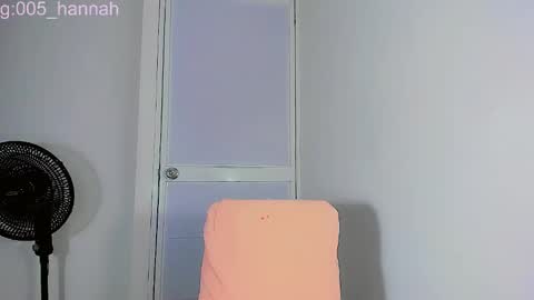 Snapshot of hannahsmit_ chatting on 10.14.25 hannahsmit_ online show from 10.14.25