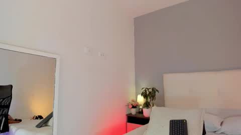 hannamartinnez online show from 10.04.25