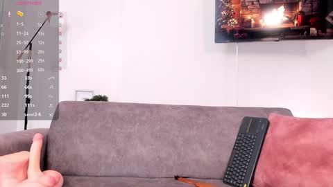 Snapshot of hannaos chatting on 12.17.24 Hanna Os online show from 12.17.24