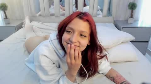 Snapshot of hanniesmile chatting on 02.25.25 Hanni online show from 02.25.25