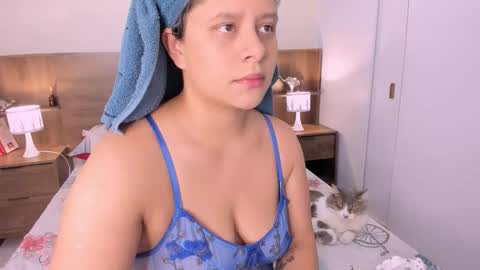 Snapshot of hanny_13 chatting on 10.12.25 taylor live   online show from 10.12.25