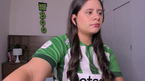 Snapshot of hanny_13 chatting on 10.22.25 taylor live   online show from 10.22.25