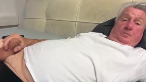 hans66760 online show from 09.30.25