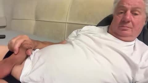 hans66760 online show from 10.04.25