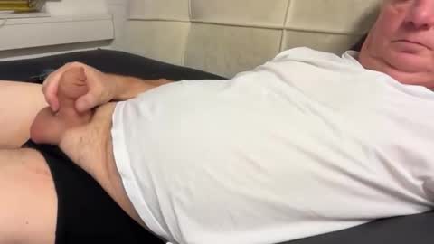 hans66760 online show from 10.15.25