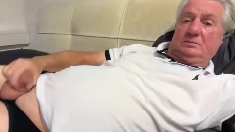 hans66760 online show from 10.18.25