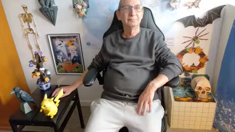 Snapshot of hansi63 chatting on 10.08.25 charly online show from 10.08.25