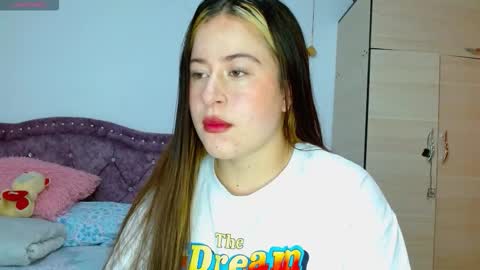 Snapshot of hanssel_tess chatting on 10.13.25 isabella   online show from 10.13.25