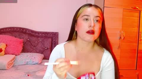 Snapshot of hanssel_tess chatting on 10.24.25 isabella   online show from 10.24.25