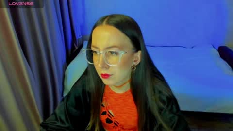Snapshot of happystephanie chatting on 04.11.26 Stephanie online show from 04.11.26