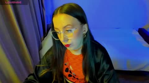 Snapshot of happystephanie chatting on 04.12.26 Stephanie online show from 04.12.26