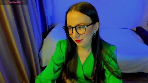 Snapshot of happystephanie chatting on 04.18.26 Stephanie online show from 04.18.26