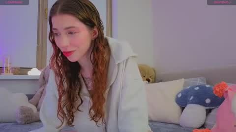 Snapshot of happyvivy chatting on 10.06.25 Vivy online show from 10.06.25