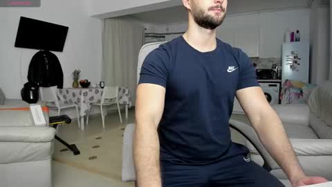 Snapshot of hard_chriss chatting on 02.12.25 Hard Cock online show from 02.12.25