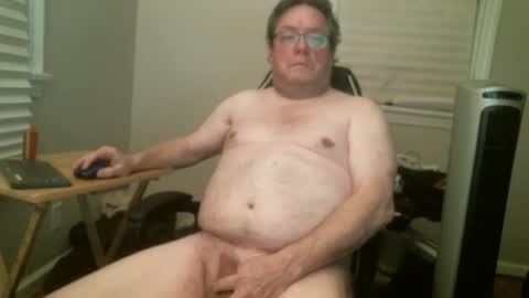 Snapshot of hardmik chatting on 02.14.25 Mik online show from 02.14.25