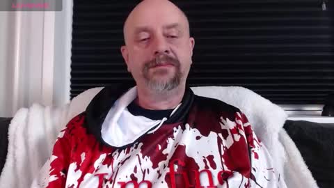 Snapshot of hardmrlazy chatting on 12.01.24 MrLazy online show from 12.01.24