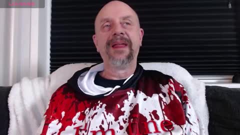 Snapshot of hardmrlazy chatting on 12.01.24 MrLazy online show from 12.01.24