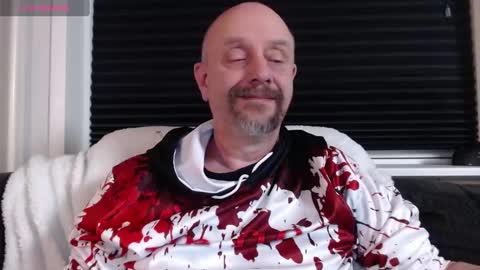 Snapshot of hardmrlazy chatting on 12.02.24 MrLazy online show from 12.02.24