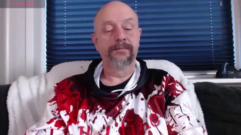 Snapshot of hardmrlazy chatting on 12.02.24 MrLazy online show from 12.02.24