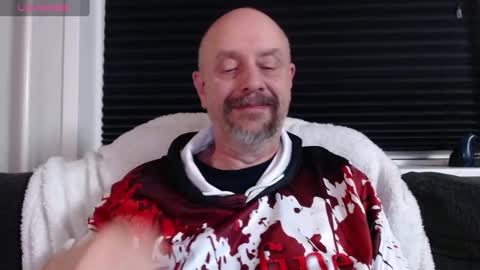 Snapshot of hardmrlazy chatting on 12.02.24 MrLazy online show from 12.02.24