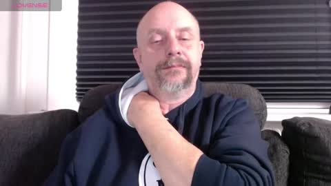 Snapshot of hardmrlazy chatting on 12.04.24 MrLazy online show from 12.04.24