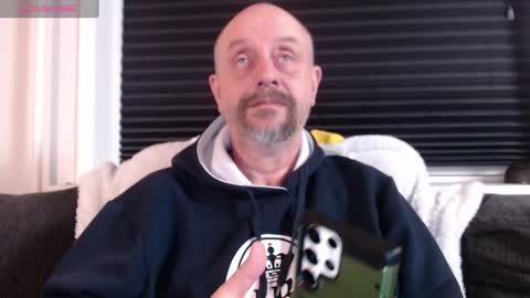 Snapshot of hardmrlazy chatting on 12.04.24 MrLazy online show from 12.04.24