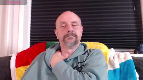 Snapshot of hardmrlazy chatting on 12.10.24 MrLazy online show from 12.10.24