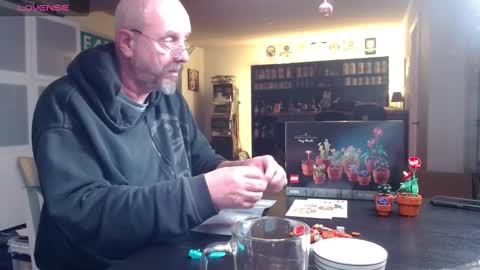 Snapshot of hardmrlazy chatting on 12.21.24 MrLazy online show from 12.21.24